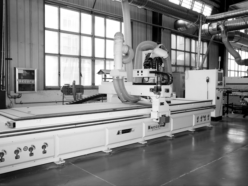 多功能木材加工中心